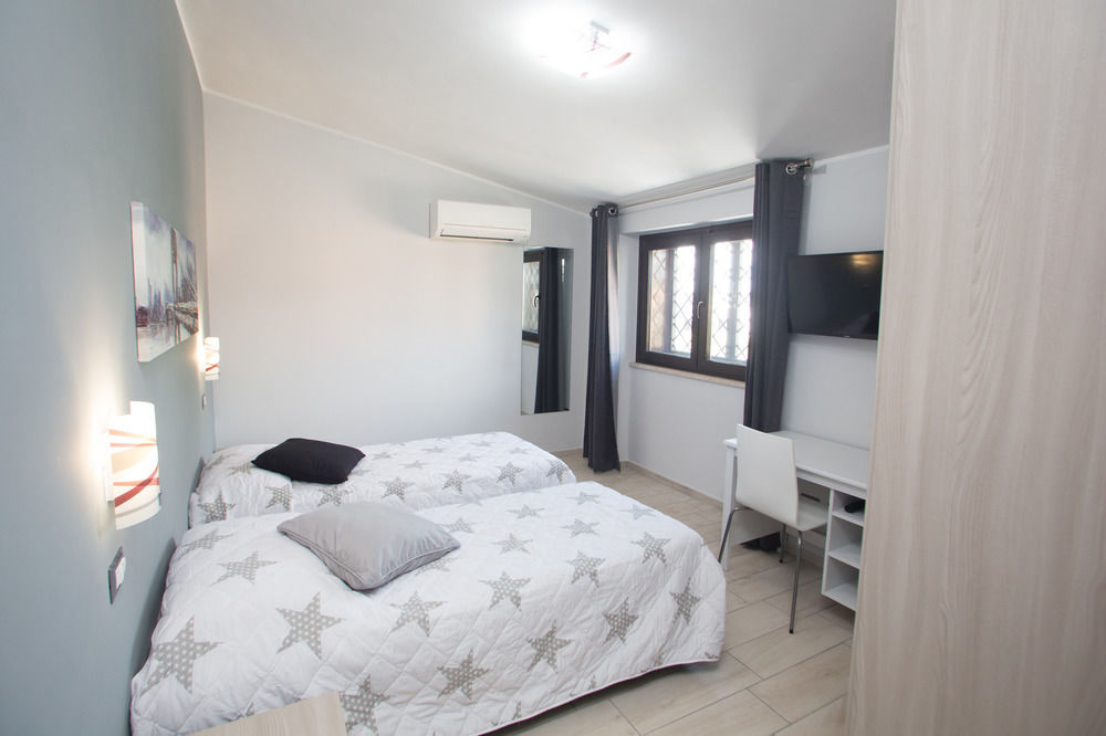 Le Ghiande Guest House Casal Palocco Eksteriør billede